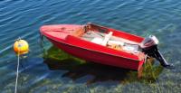 A small racing boat which actually belonged to Liv. It had Mariner/Viking 10/15 HP outboard and ran quite fast with a single person and<br> no load (20 knots). I used it many times to move gears between Rudstrand and Kavringen Marina - however with more than about 100 kg total<br> load including the driver it was unable to plane and thus impractical.